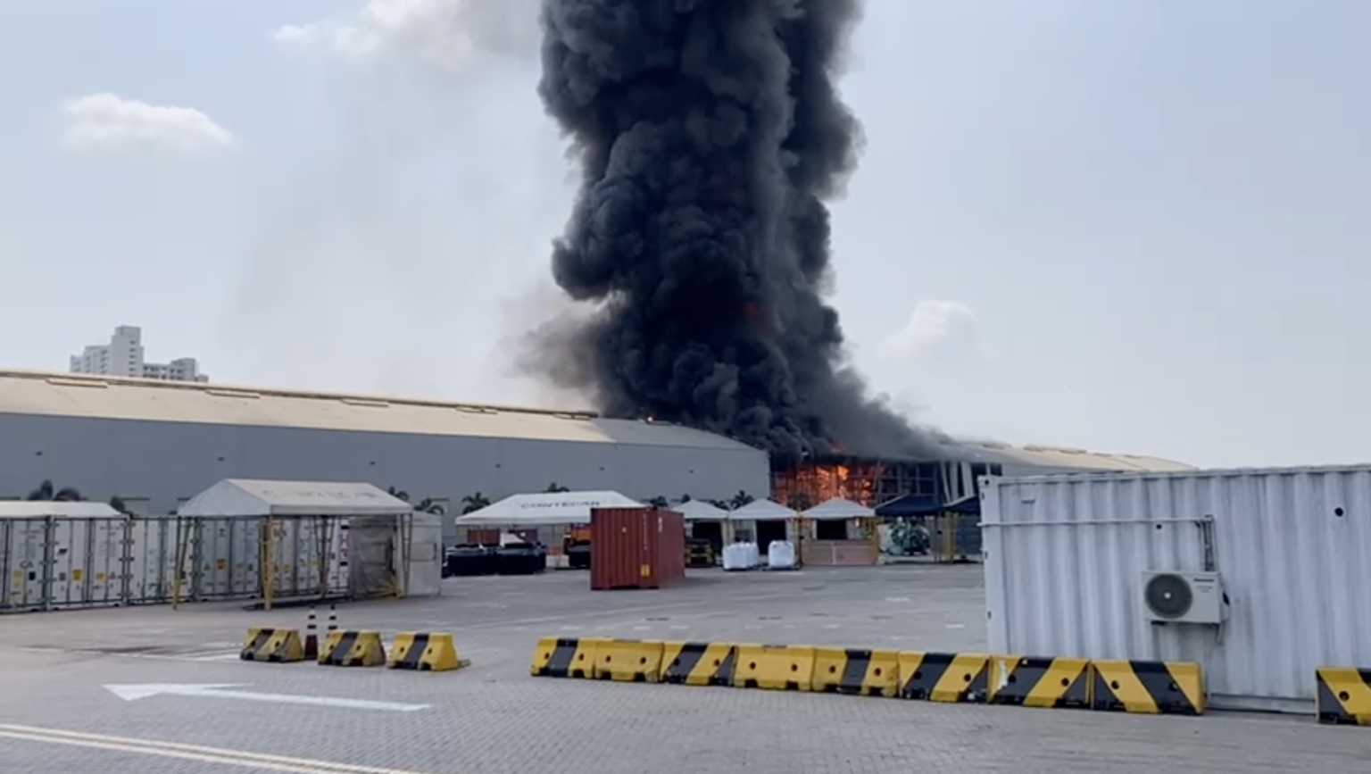 Grave Incendio hoy en Puerto de Contecar, Cartagena – Video del momento de la explosión